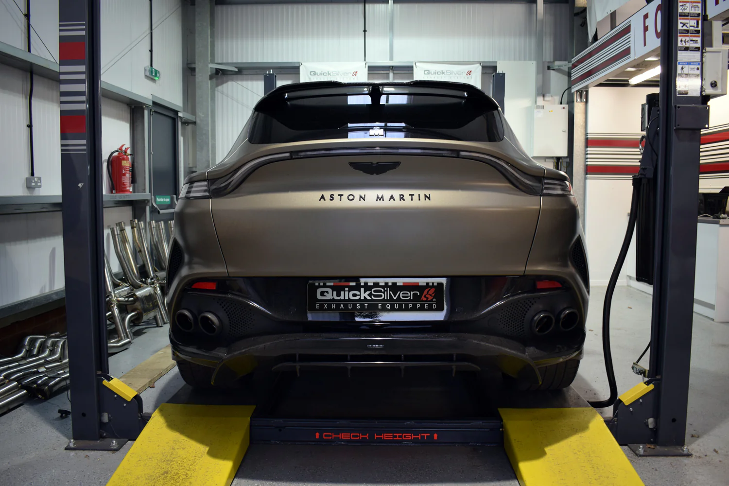 Echappement titane ou inox pour Aston Martin DBX