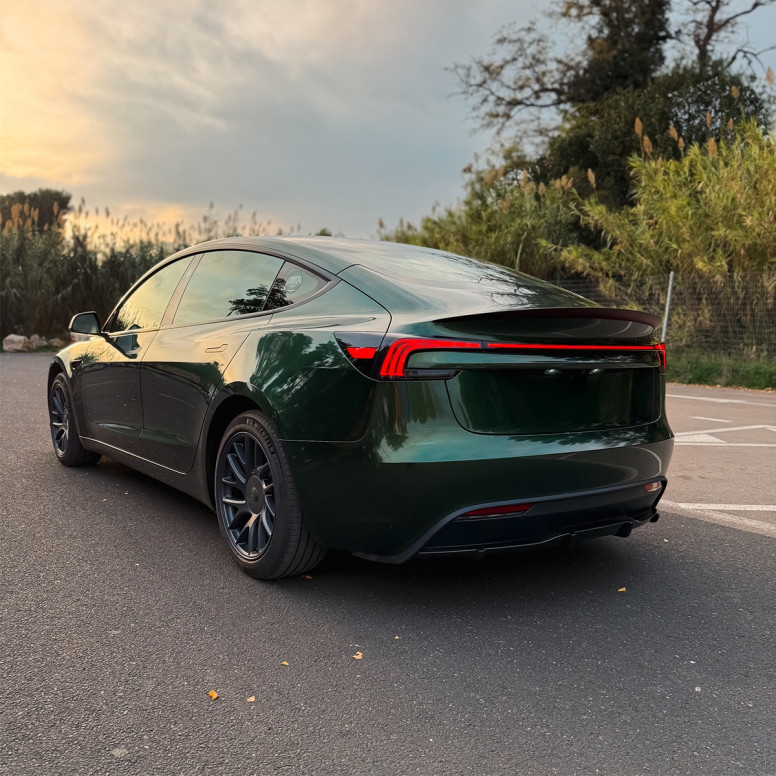 Préparation esthétique – kit de feux arrière Tesla Model 3 – Salon de Provence